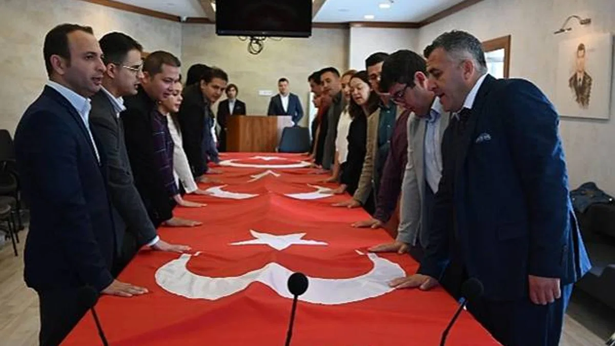 Kemer Belediyesi'nde memurlar yemin etti