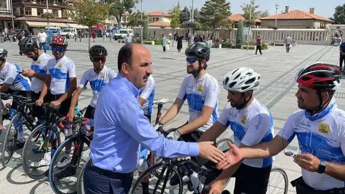 Sağlıklı çevre için İstanbul'dan yola çıkan bisiklet takımı Konya'ya ulaştı