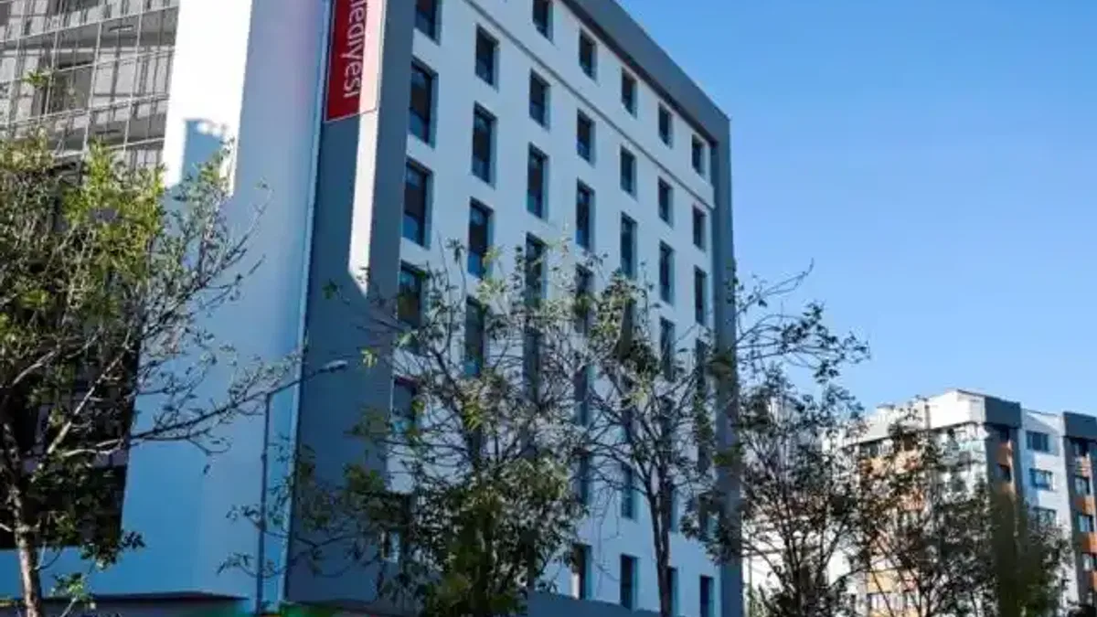 Bornova Belediyesi'nin ek hizmet binası tamamlandı