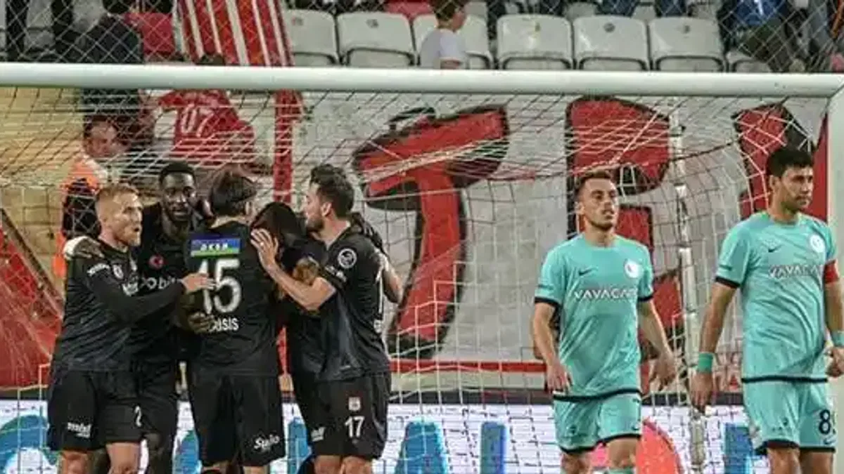 Antalyaspor 1-2 Sivasspor (MAÇ SONUCU - ÖZET) Yiğidolar deplasmanda kazandı!