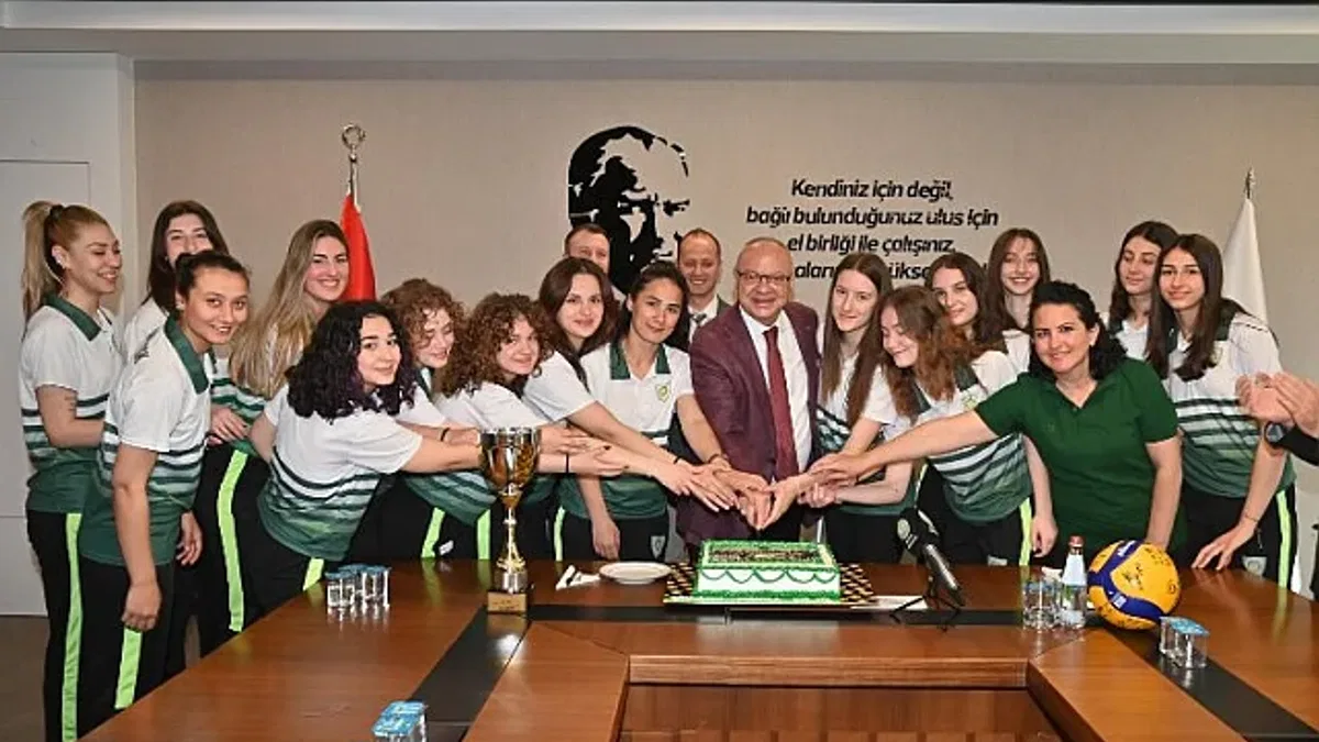 Şampiyon Manisalı voleybolculardan Başkan Ergün'e ziyaret
