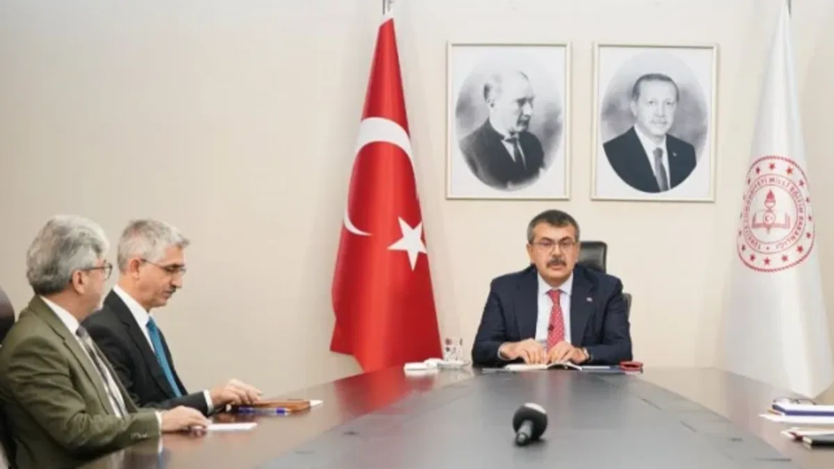 Bakan Tekin, EBA canlı yayınında öğretmenlere hitap etti