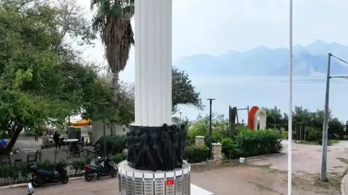 Antalya Büyükşehir Belediyesi’nde Şehitlere Saygı
