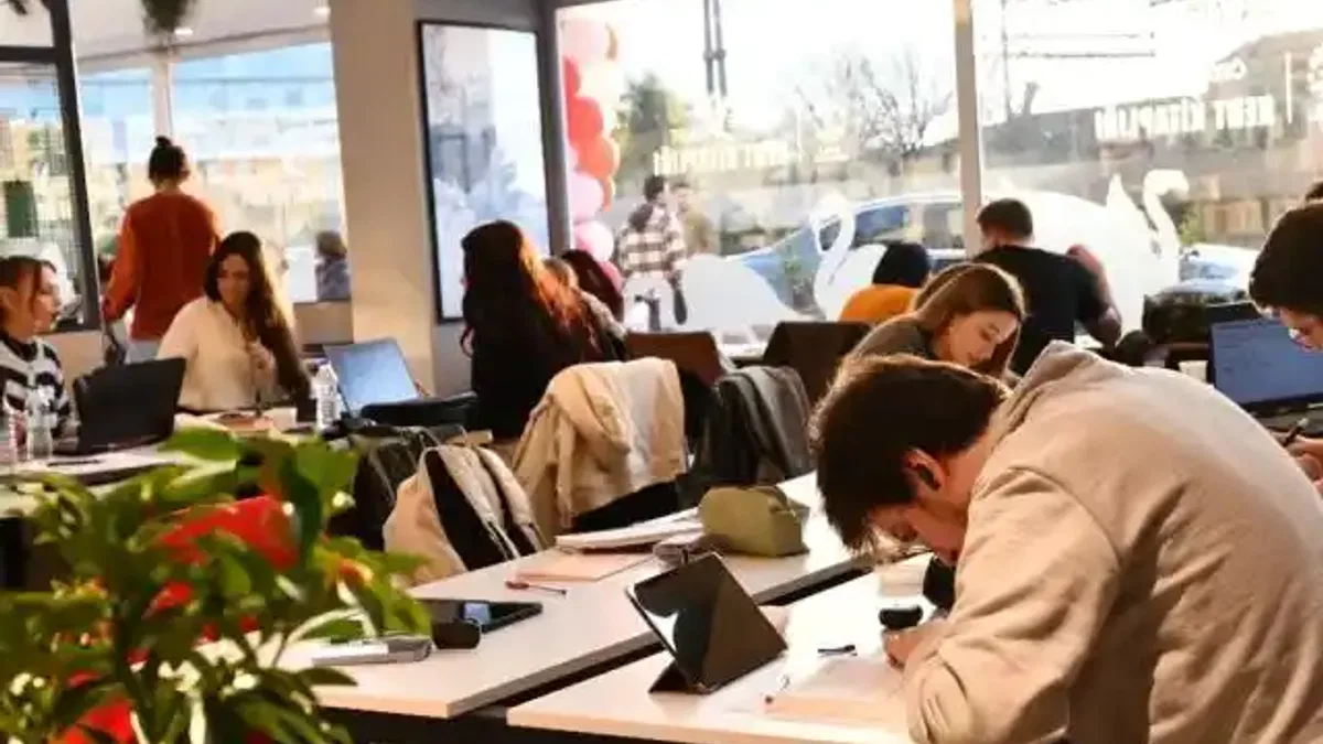 İzmir'de Kent Kitaplığı'na yoğun ilgi
