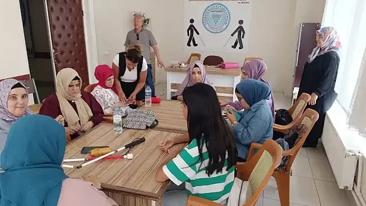 Görmeyen Gözleriyle Örgü Örüyorlar: Konya’da İlham Veren Azim Hikayesi