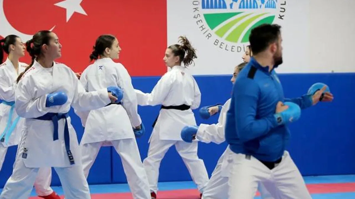 Trabzon öncesi Sakaryalı karatecilere motivasyon ziyareti