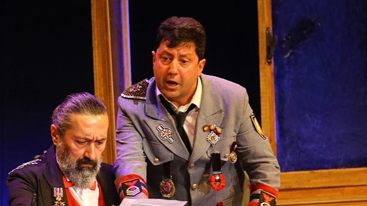 AŞT'nin yeni oyunu Polisler seyirciyle buluştu