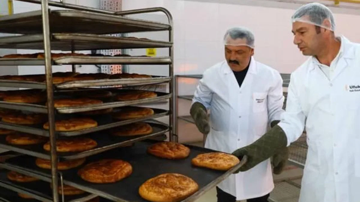 Antalya Halk Ekmek Büfeleri’nde ramazan pidesi 15 TL