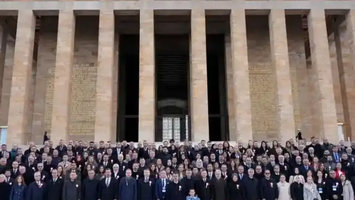 Bakan Tekin 81 ilin öğretmenleri ile Ata'nın huzurunda