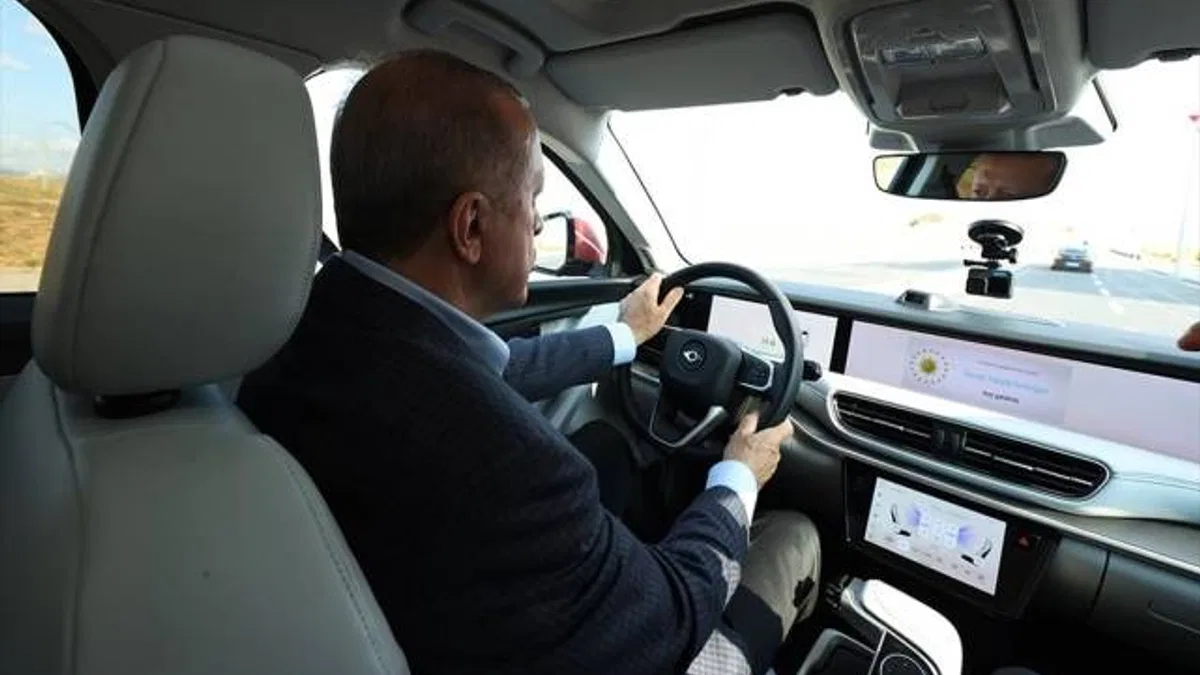 Cumhurbaşkanı Erdoğan, Togg ile test sürüşü yaptı