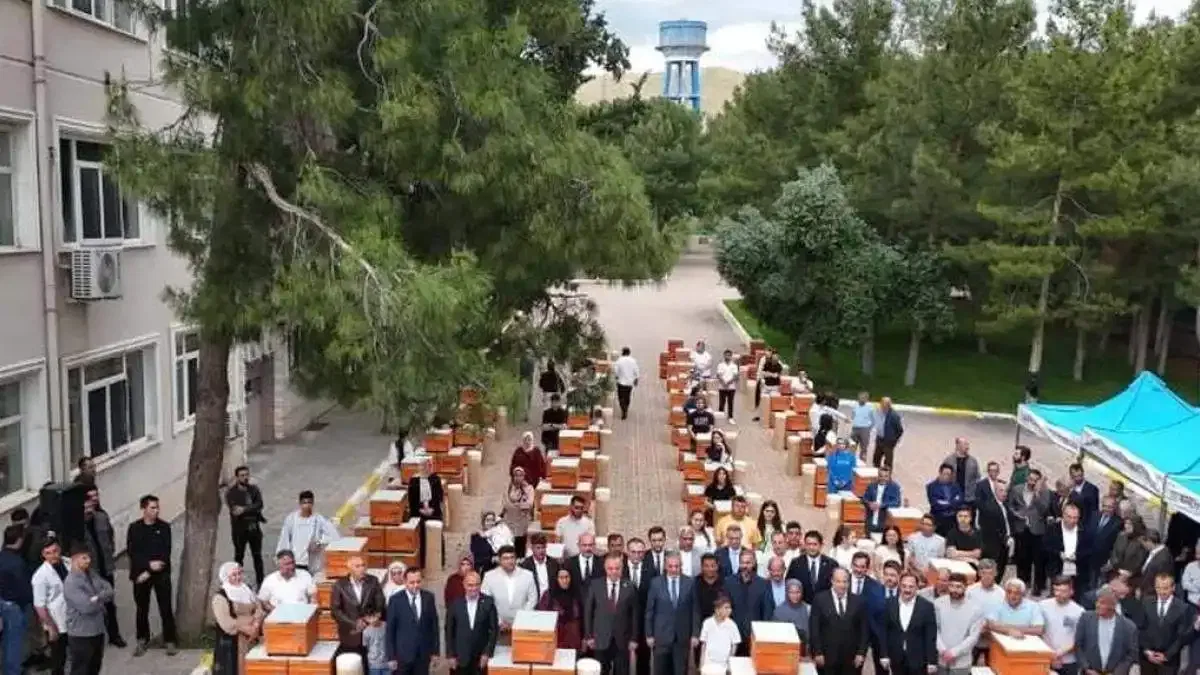Mardin'de bin üreticiye 8 bin arı kovan desteği