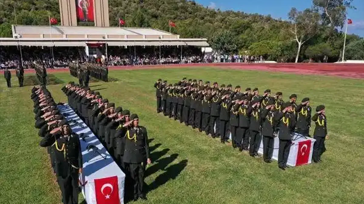 İzmir'deki Kara Harp Okulu Yerleşkesinde ant içme töreni yapıldı