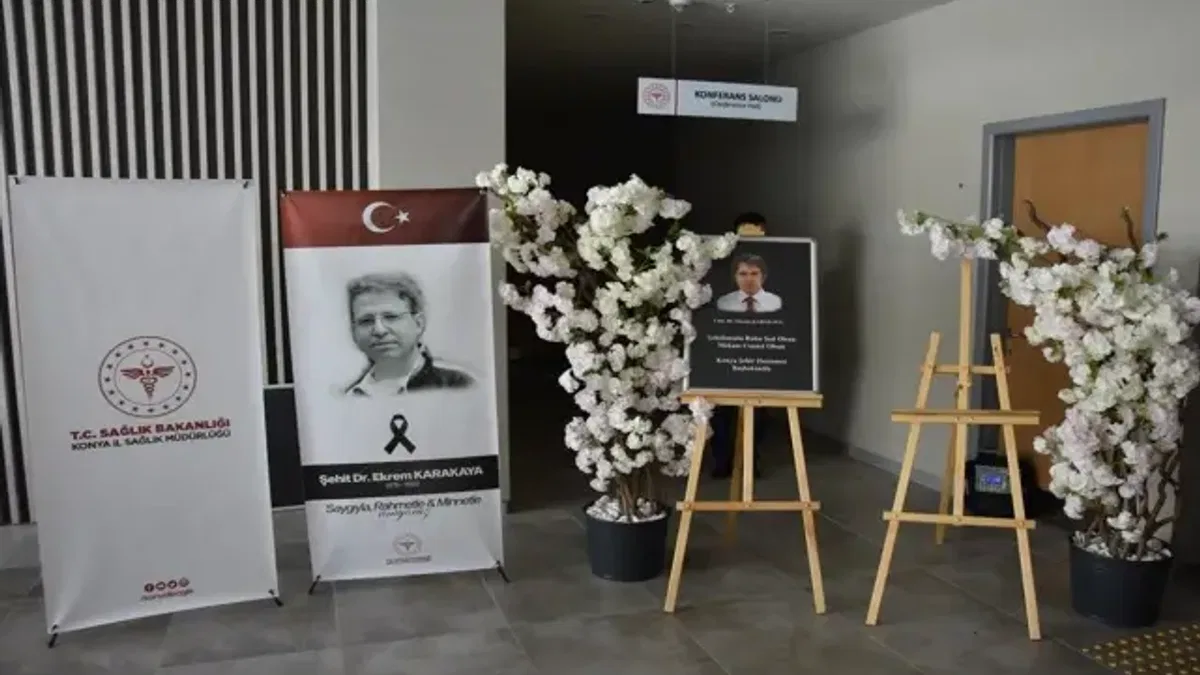 Silahlı saldırıda hayatını kaybeden Dr. Ekrem Karakaya, Konya Şehir Hastanesinde anıldı