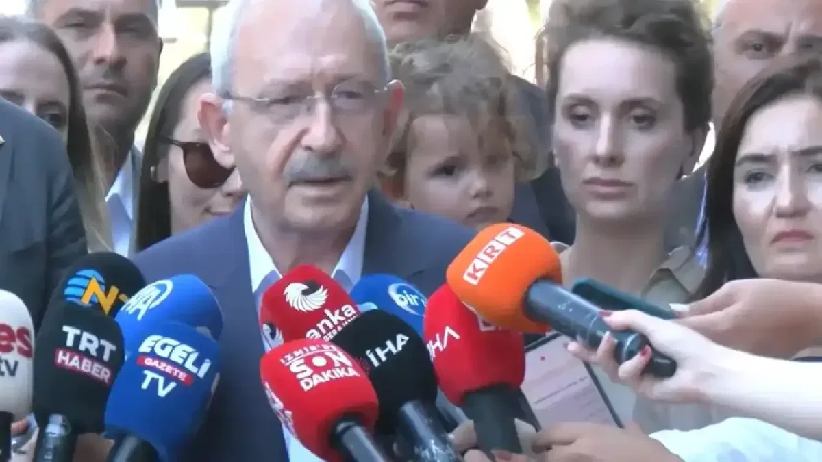Kılıçdaroğlu'ndan Buca Cezaevi önünde dikkat çeken mesaj